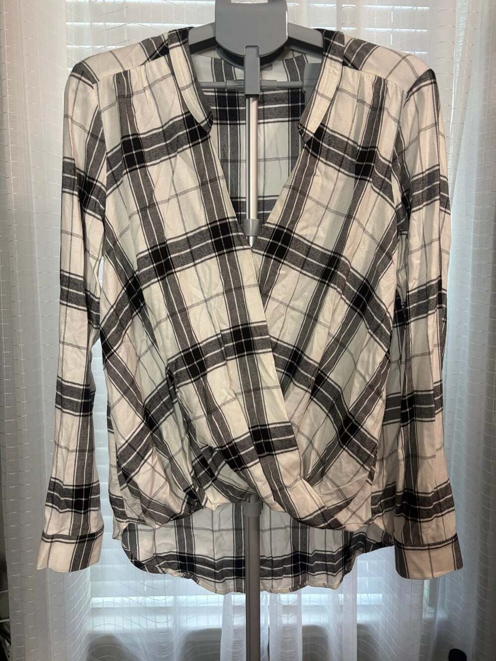 Splendid Women's Plaid Twist Front Long Sleeve Shirt Size Large